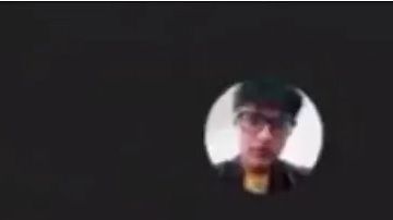 El alumno no salió de la cama para su clase en línea.