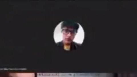 El alumno no salió de la cama para su clase en línea.