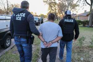 Un tribunal federal podría haber declarado inconstitucional las detenciones de ICE