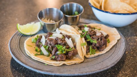 Tacos de carne asada