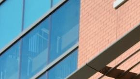 La mujer tuvo que ser trasladada a otro hospital, pero fue demasiado tarde.