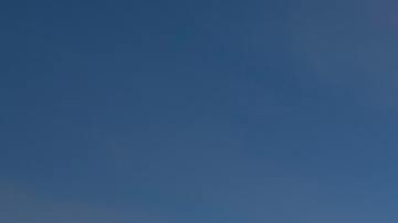 El mal tiempo provocó que las olas terminaran arrastrando a los novios.