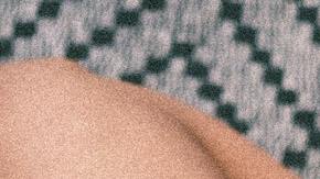 La joven fue captada por una cámara de seguridad cuando participaba en un robo.