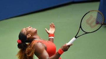 Serena Williams celebra su victoria ante la búlgara Tsvetana Pironkova para alcanzar la semifinal el US Open.