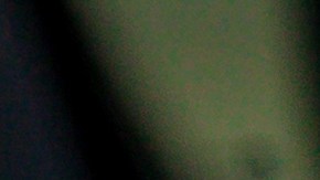 La niña se bajó del auto y sus padres no se dieron cuenta.