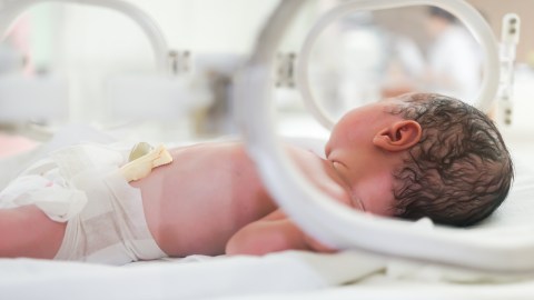 La bebé nació a las 25 semanas de gestación.