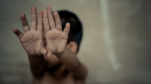 El pequeño tuvo que quedarse con la pareja de su padre durante toda la pandemia.