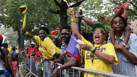 El Desfile anual de Indias Occidentales en Brooklyn se ha tornado violento debido a la acción de pandillas, según la policía.