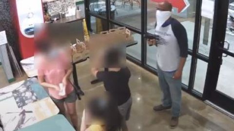 El asalto ocurrió en un Wing Stop de Texas.