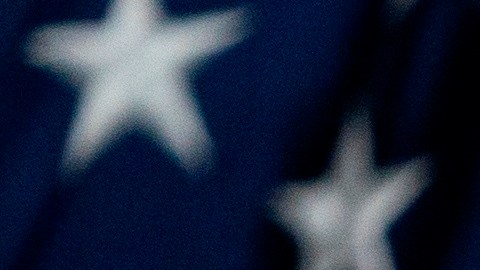 McConnell ha insistido en usar mascarilla y mantener la distancia social.