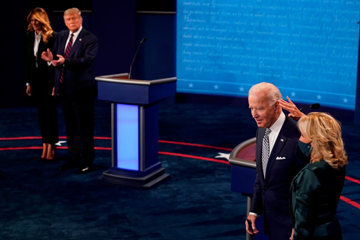 Joe Biden, Donald Trump y sus respectivas esposas estuvieron bastante cerca durante el debate del pasado martes.