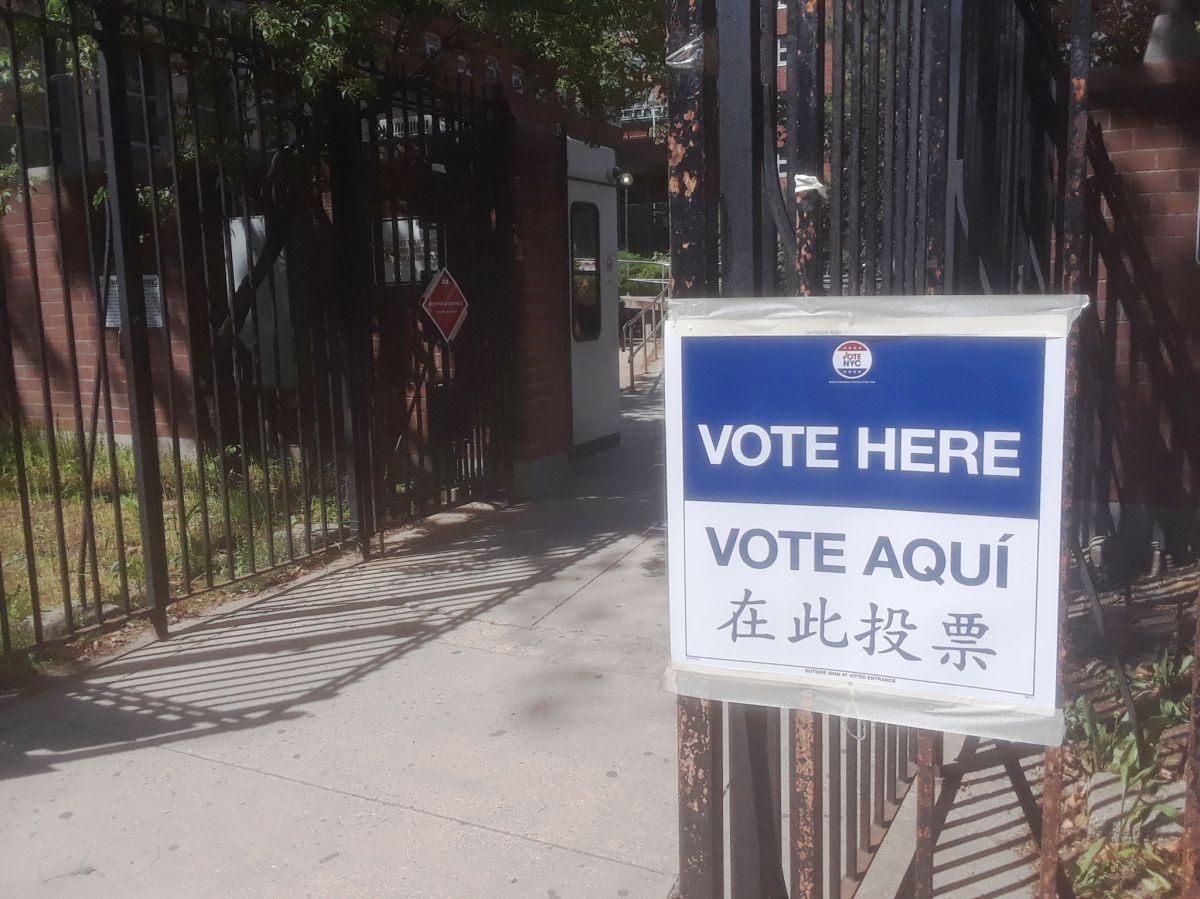 Vote and get vaccinated in the same place: the combo of the weekend in New York