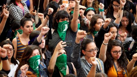 Mujeres en América Latina exigen equidad y fin de la violencia de género.