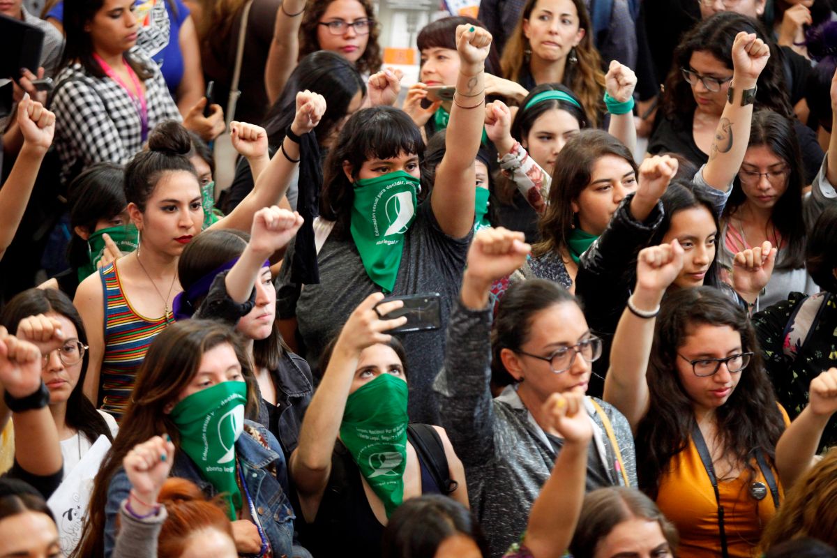 Mujeres en América Latina exigen equidad y fin de la violencia de género. 