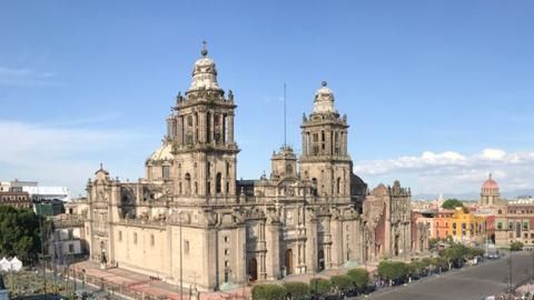 Manifestantes y plantón en el Zócalo.