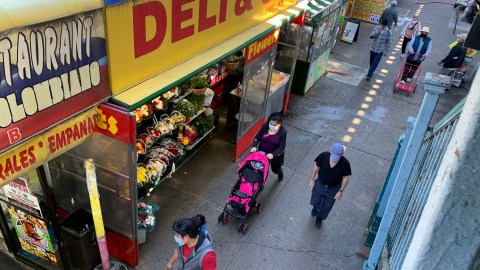 Negocios de corona en ascuas ante cierre de negocios en vecindarios cercanos por aumento de COVID-19