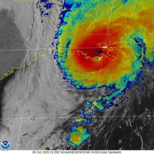 El huracán Zeta llegó con fuerza a Louisiana: es la quinta tormenta en este año