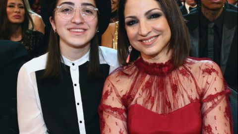 Emily y Gloria Estefan.