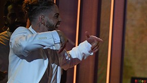 Melina León interpretando a Olga Tañón.