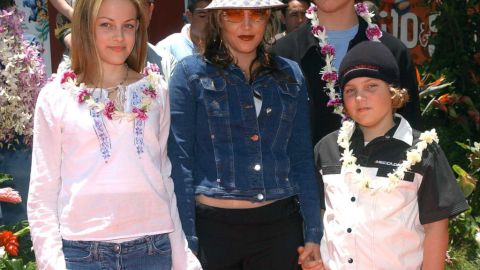 Lisa Marie Presley y Benjamin Keough (der) de niño.