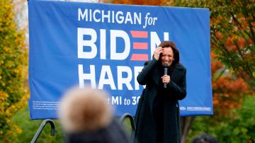 Kamala Harris en campaña en Michigan.