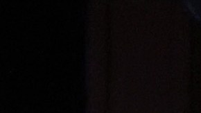 Los oradores están separados a 12 pies de distancia y con paneles plásticos entre ellos.