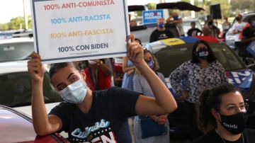 Jóvenes de ascendencia cubana y venezolana apoyan a Biden, en contra de la preferencia electoral de sus padres.