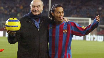 Sean Connery junto a Ronaldinho.