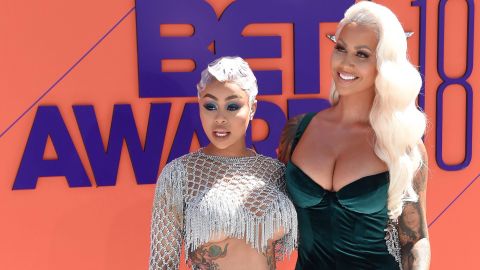 Blac Chyna posa junto a la sexy modelo Amber Rose.