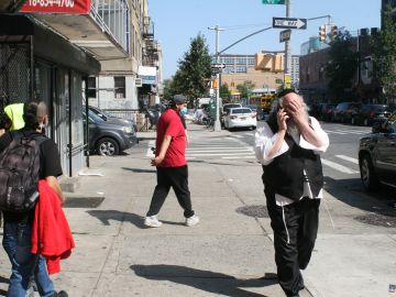 En vecindarios como Borought Park de Brooklyn, aunque descienden los casos, seguirán bajo estricta vigilancia.