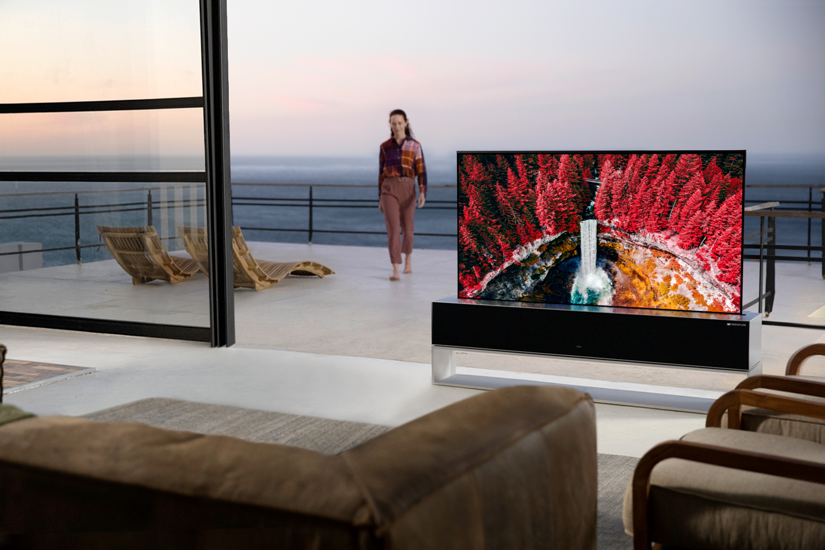 LG da a conocer en Las Vegas una pantalla OLED UHD enrollable de 65