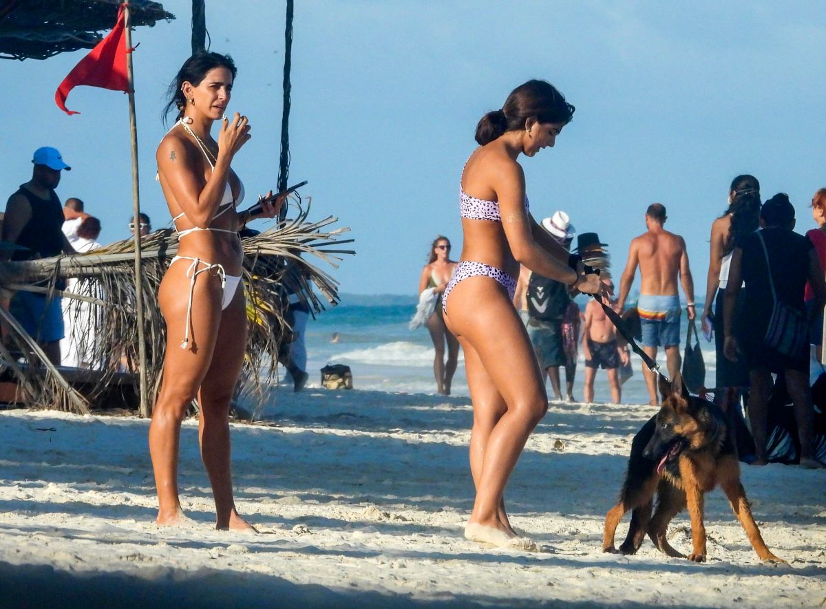 “Hermanas” en bikini; Bárbara de Regil presume foto con su hija Alexa.