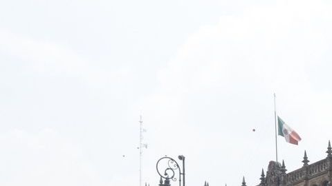 Colectivo lleva su plantón al Zócalo.