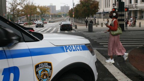 NYPD en El Bronx, frente a estadio de los Yankees/Archivo.