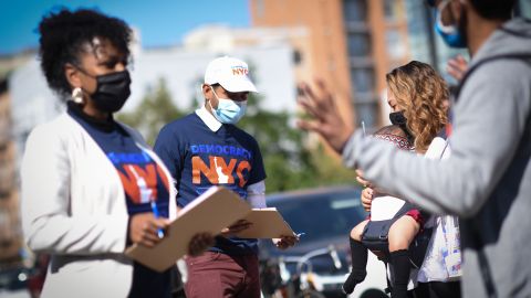 La Ciudad lleva meses realizando la campaña DemocracyNYC, para registrar a votantes en los cinco condados.