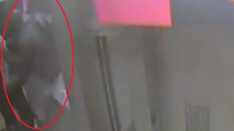 El NYPD compartió el video en su cuenta de Twitter.