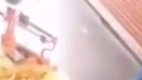 VIDEO: Ladrones golpean a pareja de abuelitos durante asalto