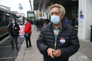 En el histórico bastión demócrata del Alto Manhattan y El Bronx los latinos siguen votando en masa