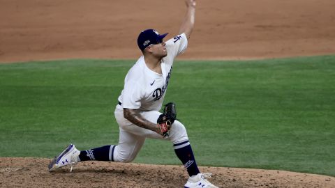 Julio Urías entrará al selecto grupo de mexicanos que abren un juego de la Serie Mundial.