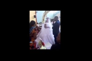VIDEO: Hombre se casaba por segunda vez cuando su furiosa esposa interrumpe la ceremonia