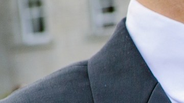 Él era piloto y ella asistente de vuelo.