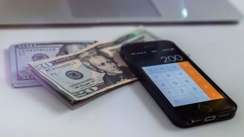 Esta calculadora se basa en los requerimientos del primer cheque de estímulo.