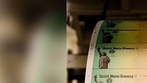 Cualquier persona mayor de 65 años se considera un adulto mayor por el IRS.