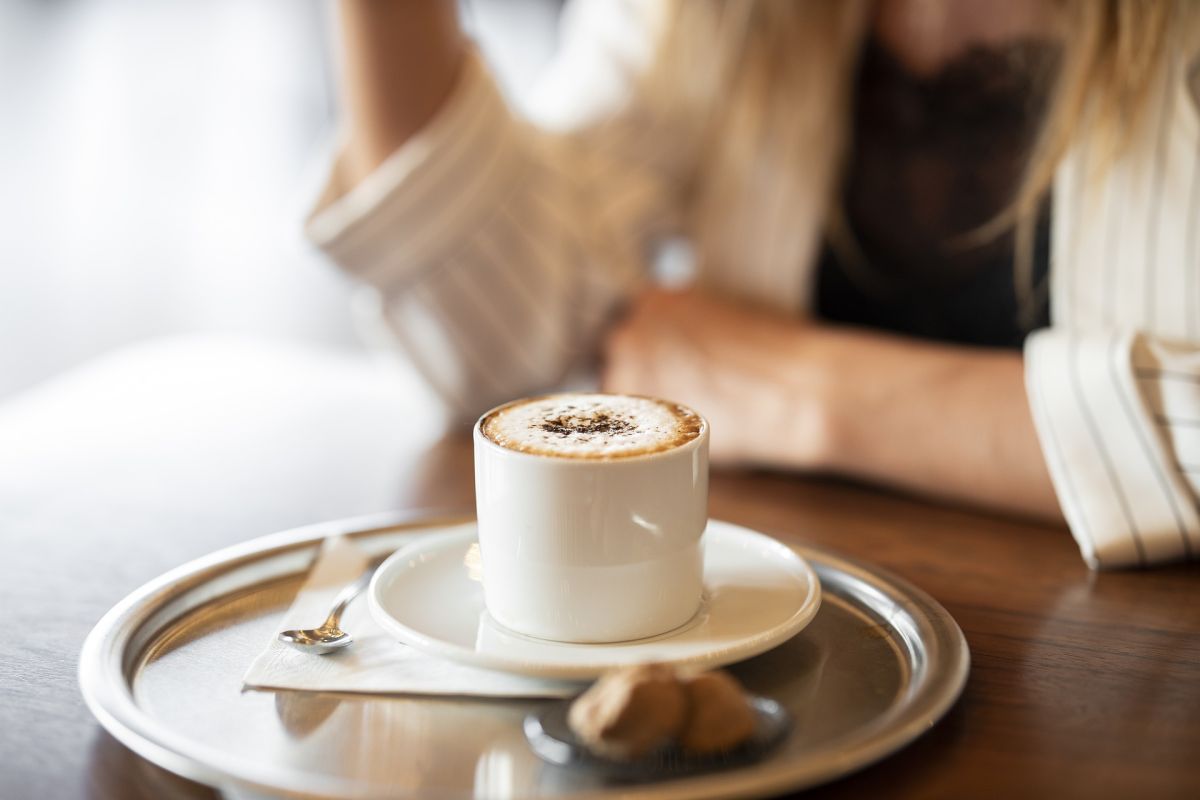 Beber café es una magnífica costumbre durante los días de ayuno, se relaciona con grandes cualidades para promover la autofagia.