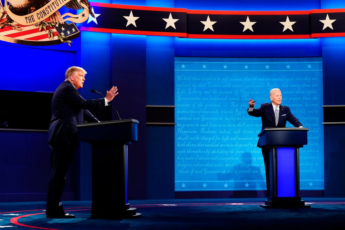  Joe Biden y Donald Trump durante el debate presidencial de este martes en Cleveland, Ohio.