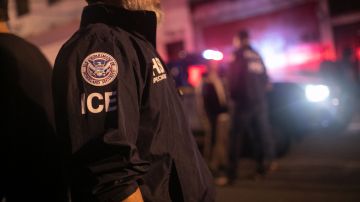 ICE anuncia que continuará con sus operativos en las Ciudades Santuario. (Getty Images)