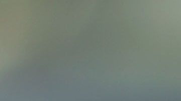 La tecnología LED aprovecha un 90% de la luz emitida con una perdida de un 10% de calor. Una bombilla incandescente es justamente lo contrario.