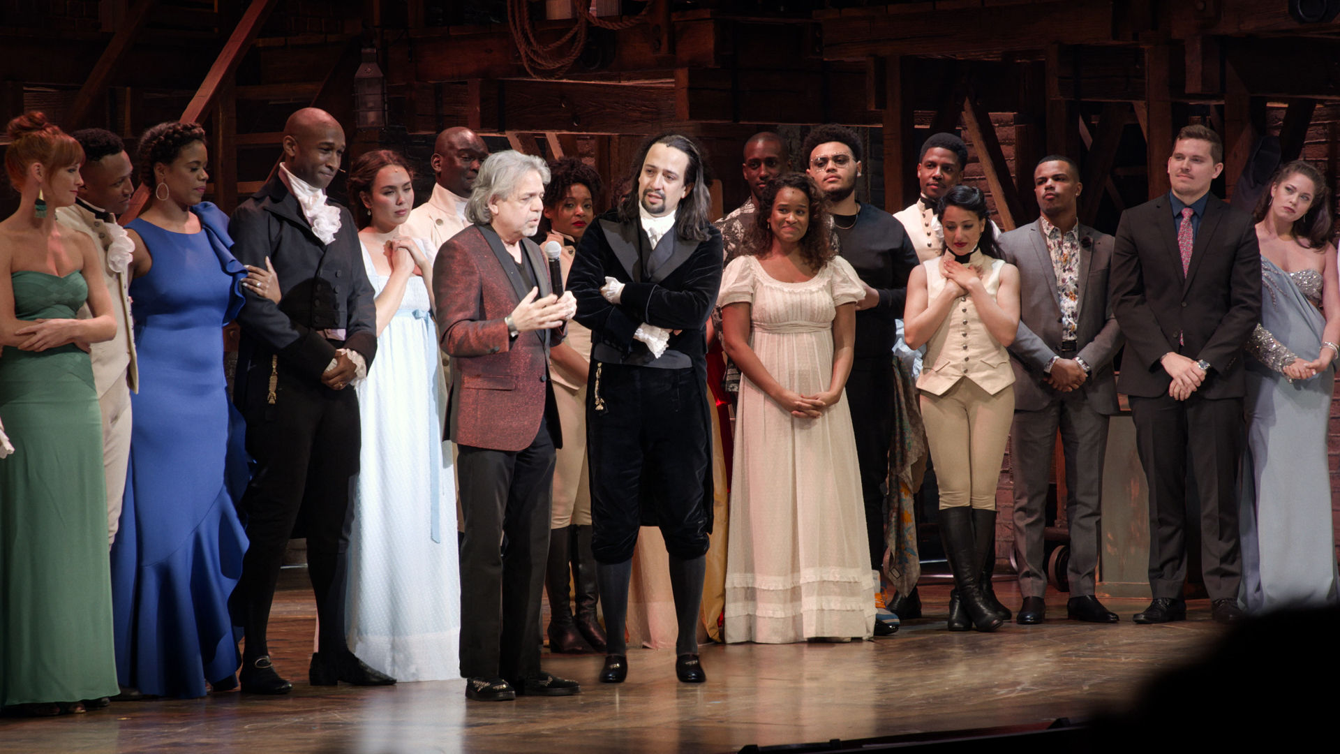 Luis Miranda se dirige al público tras el estreno de "Hamilton" en Puerto Rico. / Foto: HBO