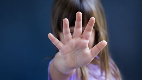 Los policías encontraron un candado para niños en el refrigerador.