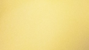 No tiene el dinero para un Tesla, así que "tuneó" su auto.